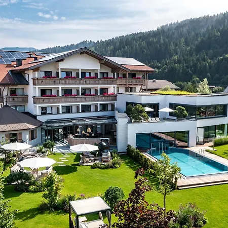 Superior Alpenhof Hotel 4*
